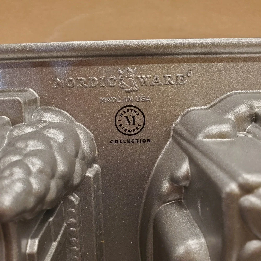 Nordic Ware Gingerbread House Cottage‎ Duet Baking Pan Mold No Collapsing Walls